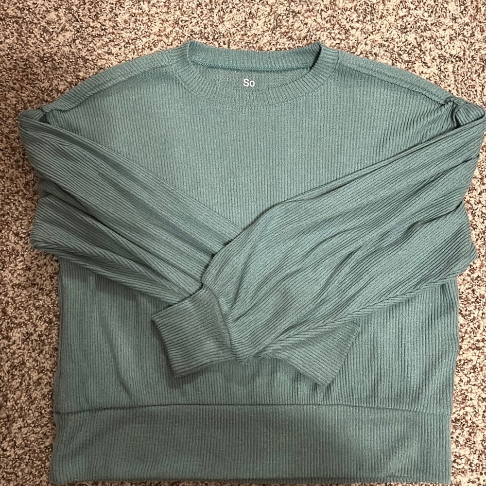 Sage green cropped long sleeve shirt